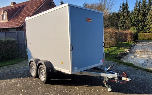 Der Anhänger KT3015/270 der Fahrschule Rosenboom in Westerholt