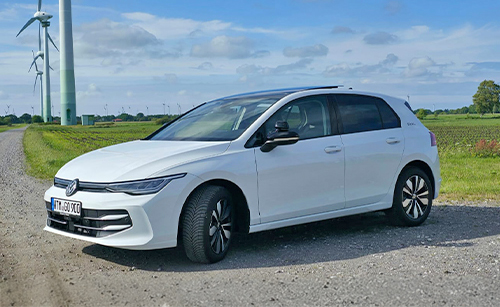 Der Volkswagen (VW) Golf der Fahrschule Rosenboom in Westerholt